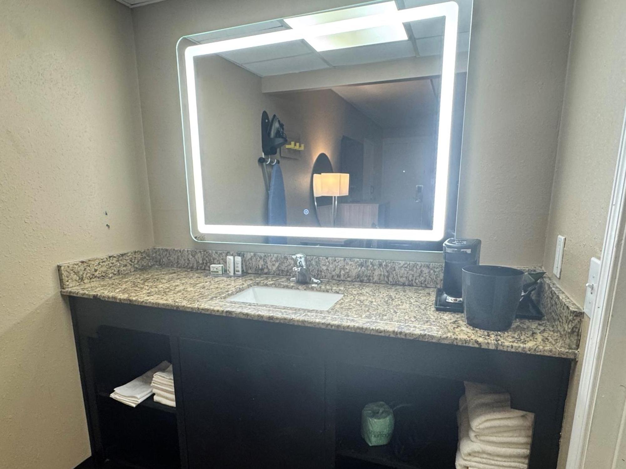 Super 8 By Wyndham Corpus Christi Airport Hotell Exteriör bild