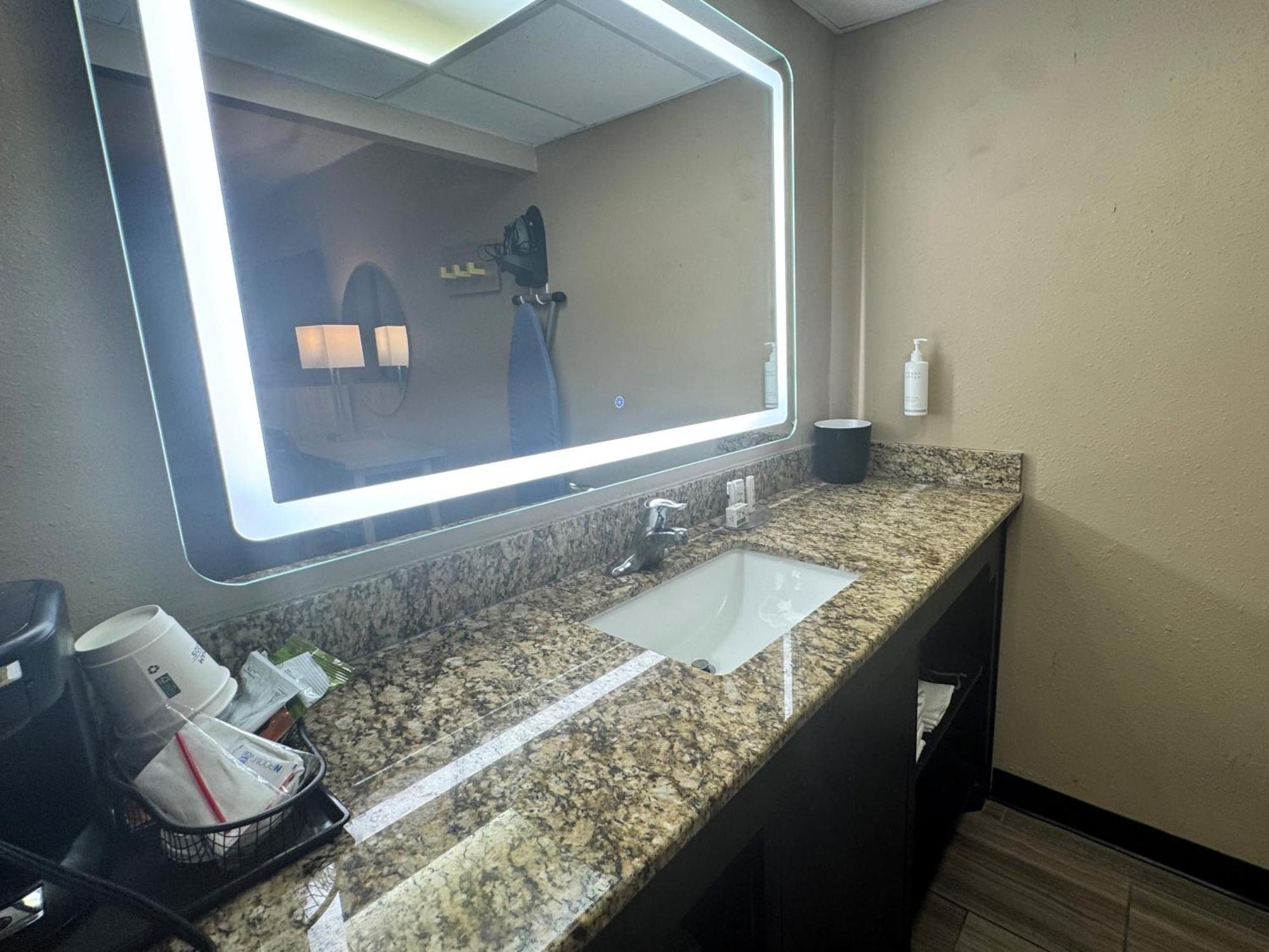 Super 8 By Wyndham Corpus Christi Airport Hotell Exteriör bild