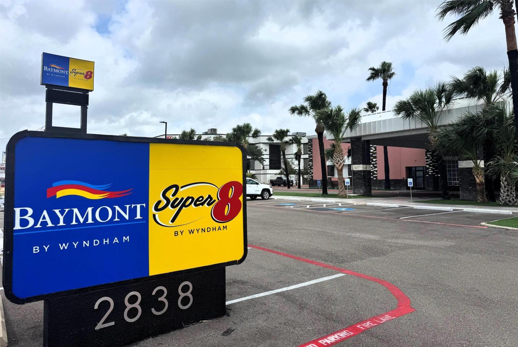 Super 8 By Wyndham Corpus Christi Airport Hotell Exteriör bild